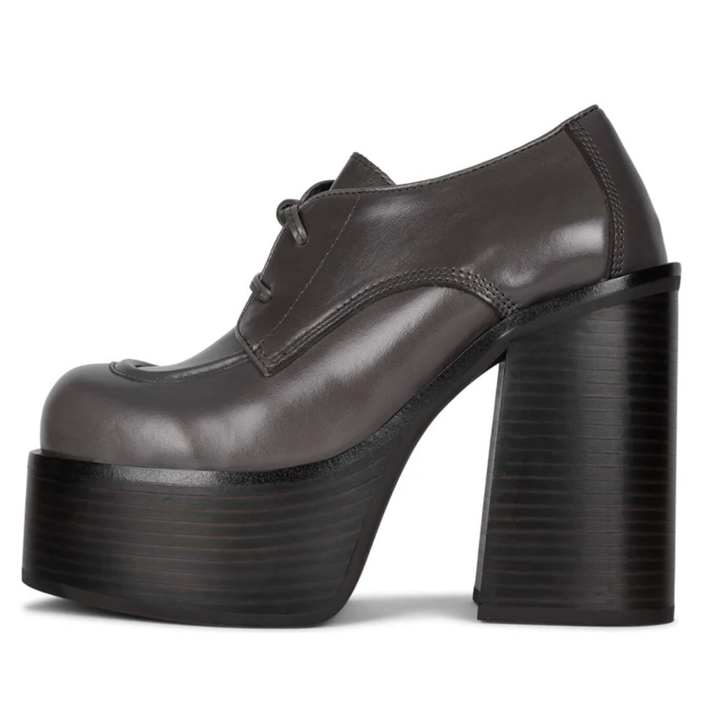 Jeffrey Campbell Walk It platform heels size 8.5 grey and black